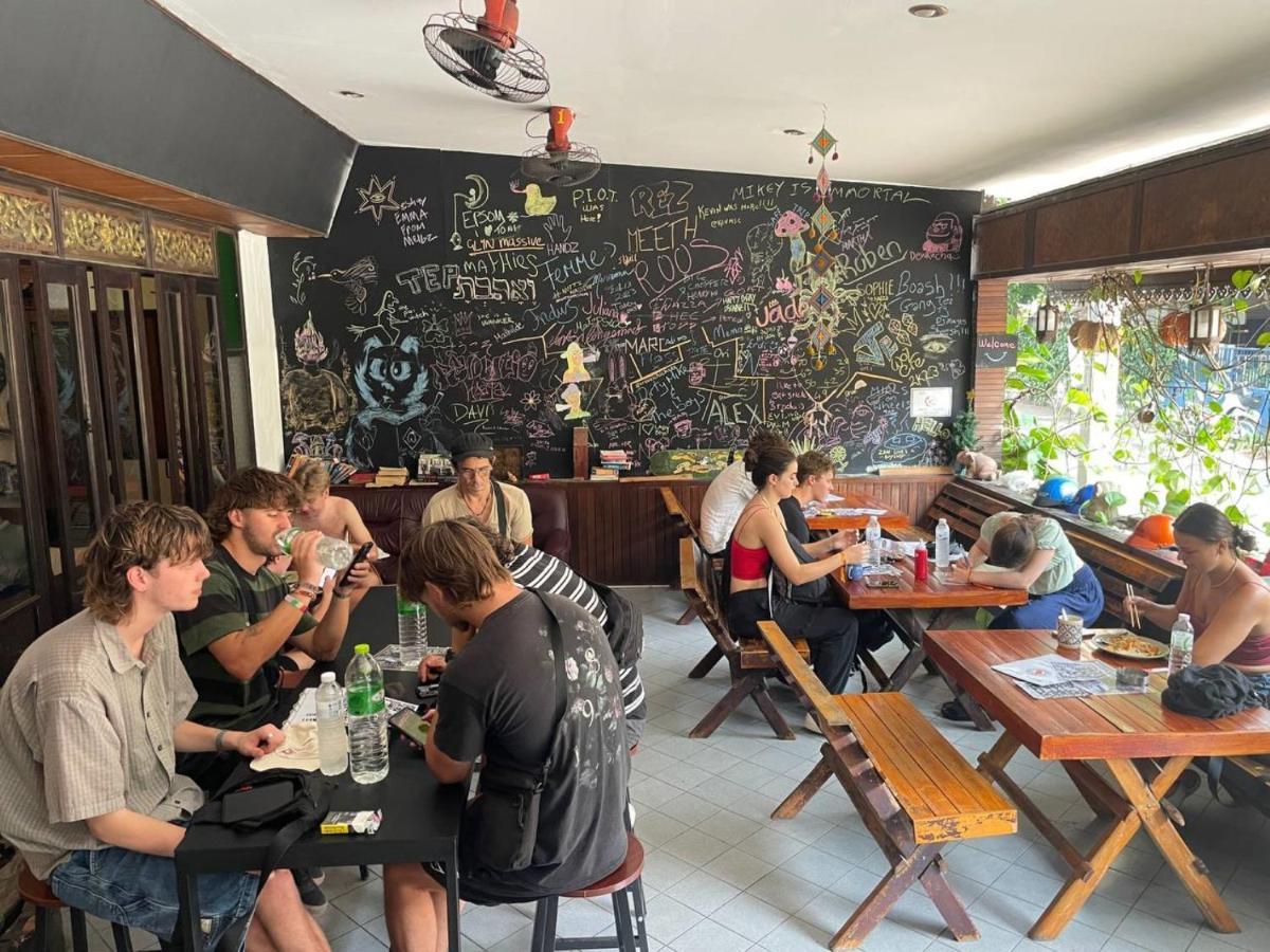 Revolution Hostel Chiang Mai Exterior foto